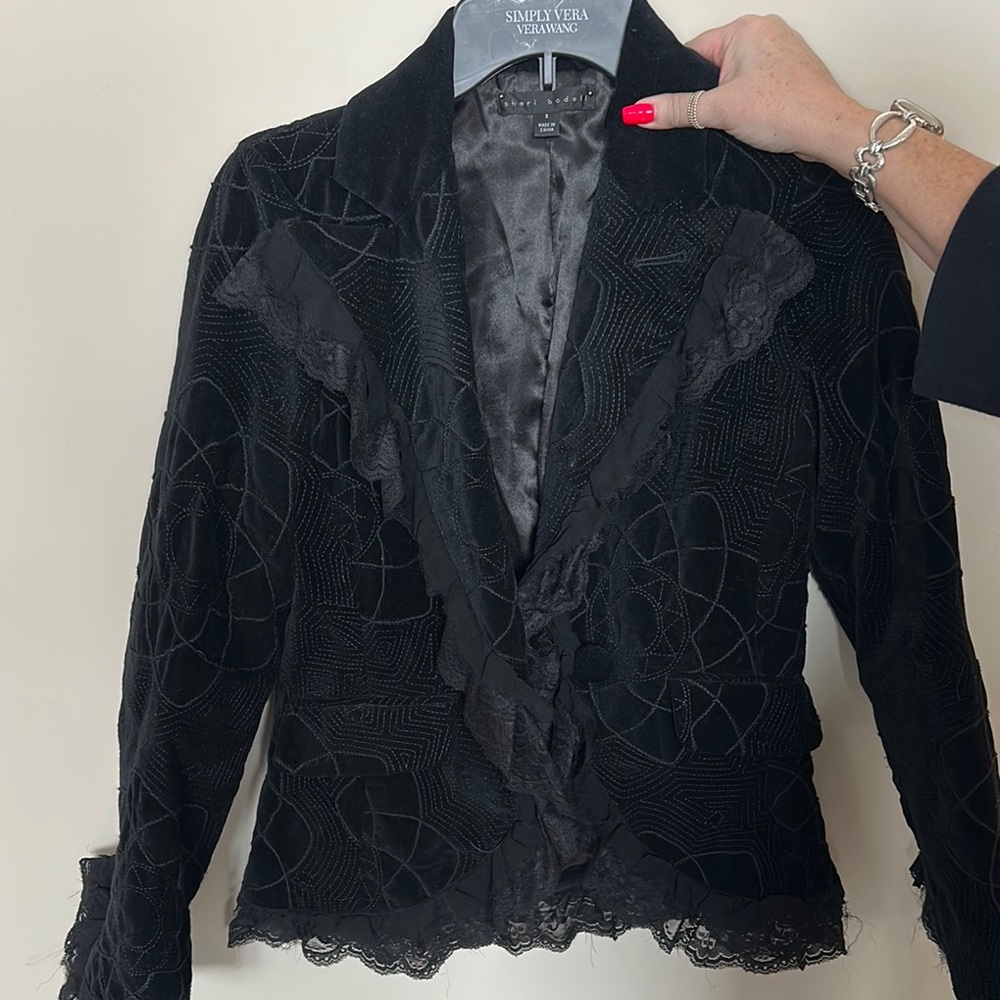 Sheri Bodell Women's Black velvet and lace Jacket